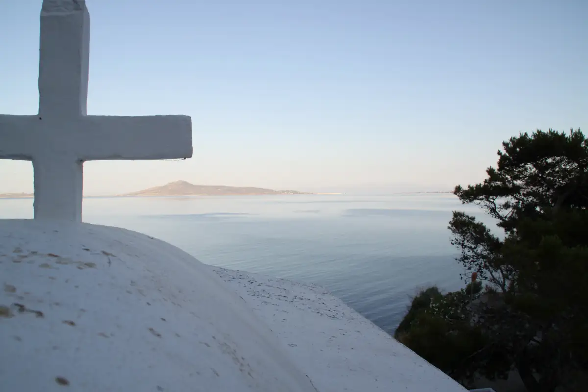 Ιερός Ναός Αγίου Νεκταρίου εκκλησάκι προς θάλασσα 