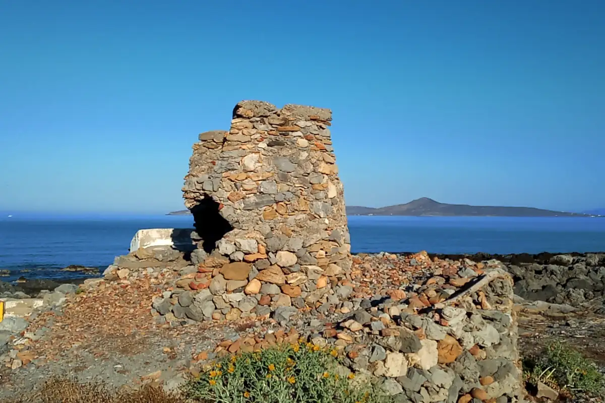 Παραδοσιακός Ασβεστοκάμινος